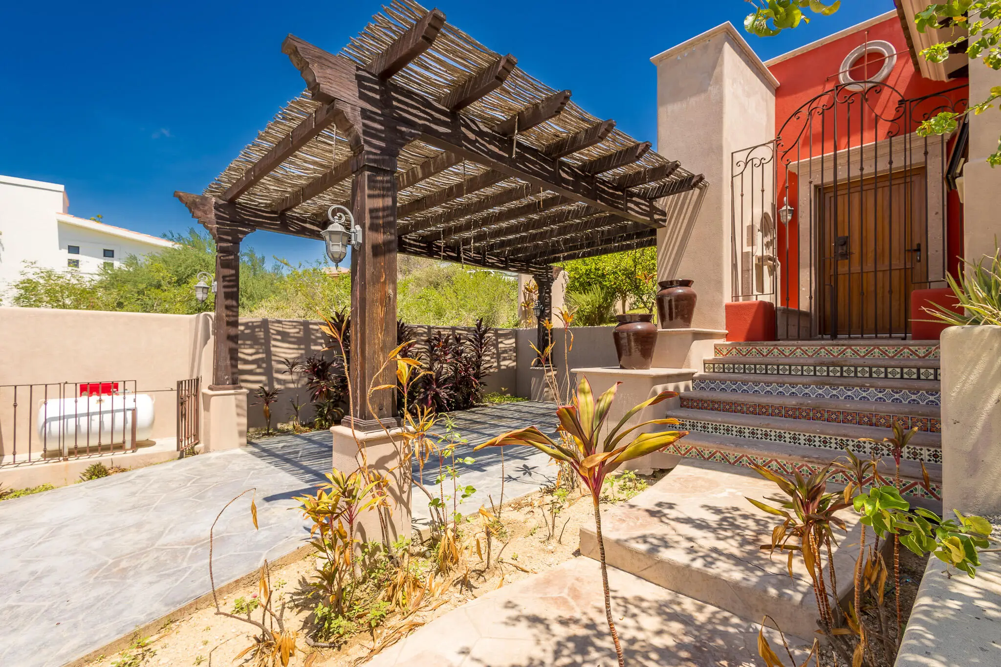 Smart Luxury Real Estate in Club Campestre 