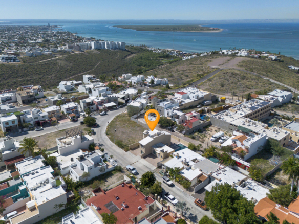 Club Campestre Los Barriles Casa Katrina is a rare offering—set on a double lot in the coveted Ridge subdivision. With 3,300 m² of land, this property provides exceptional privacy, generous space between neighbors, sweeping – 118 MIGUEL VENEGAS, La Paz, BS