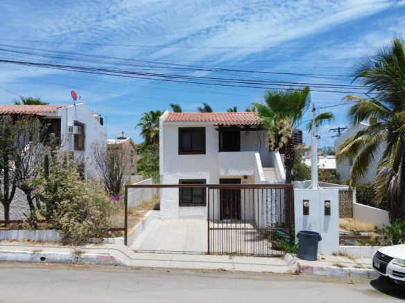 Club Campestre El Tule-Inland:General Pre-construction residence in Rancho Los Tules, Los Cabos. Features 4 bedrooms, each with a full bathroom and walk-in closet, offering privacy and comfort. Enjoy ocean – 5 C. P.º De Malvarrosa, San Jose del Cabo, BS