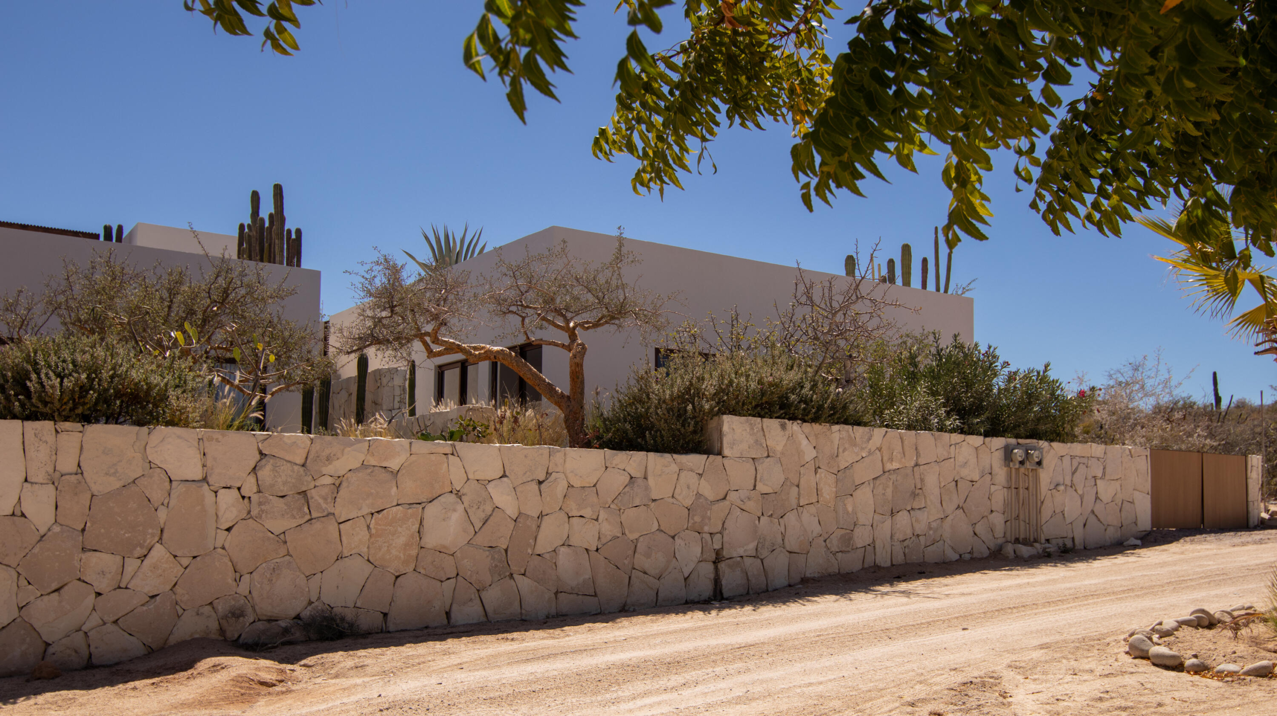 Club Campestre General Discover a unique opportunity to own a beautifully designed property in Loreto that blends comfort, functionality, and modern Spanish-style charm.This thoughtfully crafted home features one full bedroom and one full bathroom inside the main house, offering a cozy yet elegant living space. The property also includes a separate shop area with its own half bathroom, making it ideal for a home business, studio, or workshop.Designed with a modern Spanish architectural style, the home showcases clean lines, warm textures, and timeless character throughout. The outdoor shower adds a refreshing and practical touch--perfect for enjoying Loreto's coastal lifestyle. – Calle Tiburón, La Paz, BS