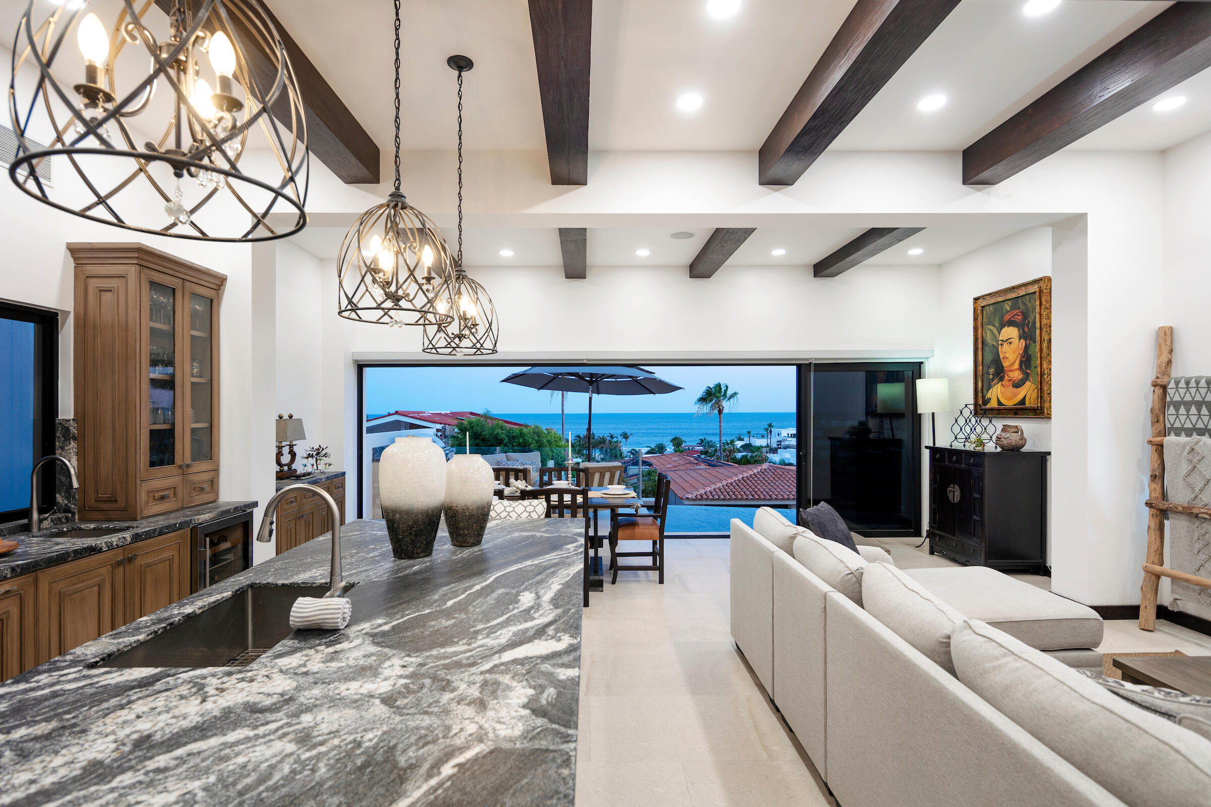 Club Campestre Los Barriles Casa Katrina is a rare offering—set on a double lot in the coveted Ridge subdivision. With 3,300 m² of land, this property provides exceptional privacy, generous space between neighbors, sweeping – Camino de la Duna, Cabo San Lucas, BS