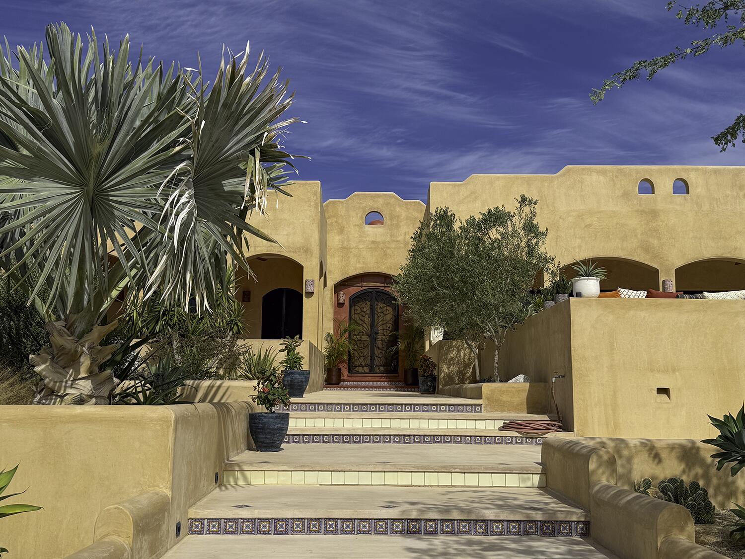 Club Campestre Los Barriles Casa Katrina is a rare offering—set on a double lot in the coveted Ridge subdivision. With 3,300 m² of land, this property provides exceptional privacy, generous space between neighbors, sweeping – Casa Katrina, East Cape, East Cape, BS