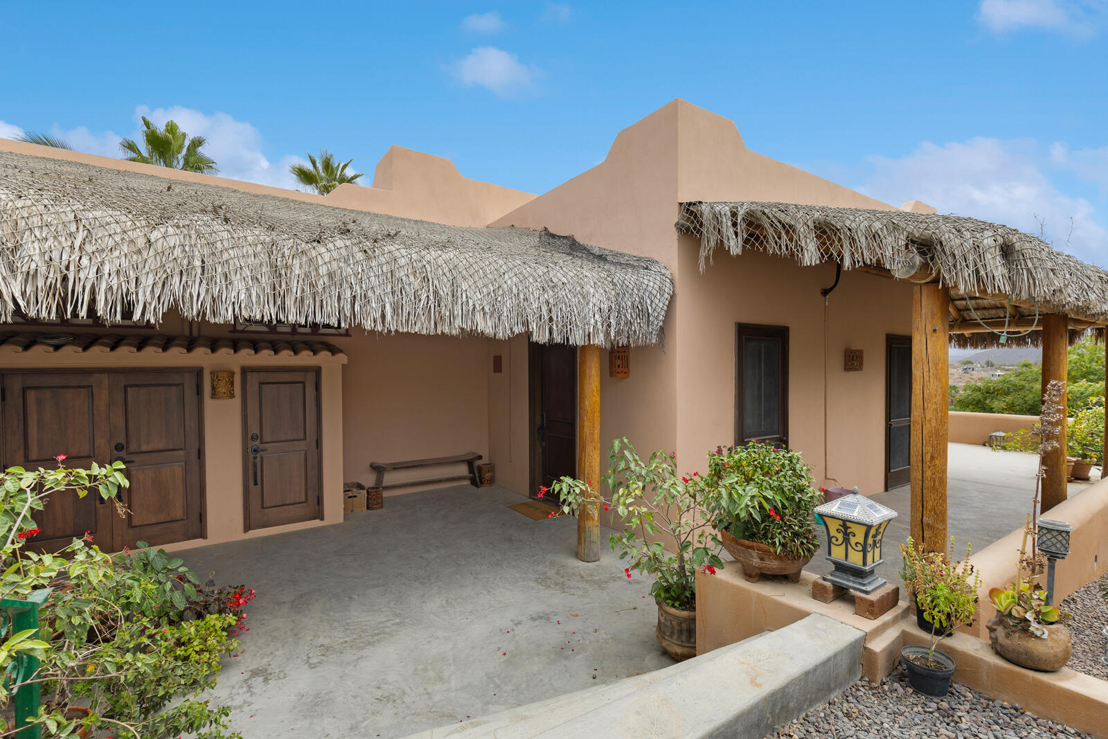 Club Campestre Coronado Espejo 4 bed home plan , this floorplan boasts a great room with vaulted ceilings over the living/dining/kitchen area which looks out over the large covered terrace and the hand-made infinity edge pool beyond. The chefs kitchen with huge island with seating boasts Wolf and Sub-Zero appliances. The master and guest master have large ensuite baths w/ shower and tubs, and also both have ocean – Casa Manana, Pacific, Pacific, BS