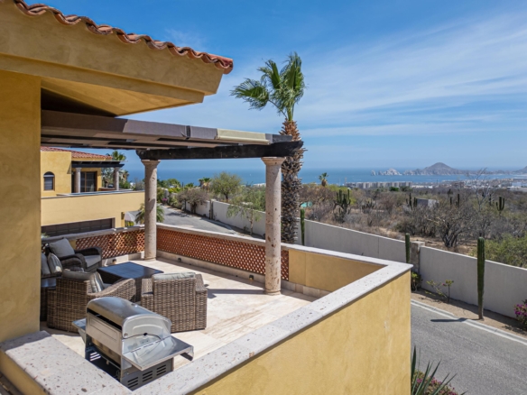 Club Campestre La Ventana GET TWO LOTS with this COMBINATION! Ideal for families, GROUPS, INVESTORS seeking rental or BUSINESS OPPORTUNITY! Sustainable construction Commune of Rammed Earth Homes has FOUR PRIVATE SUITES, two of which have kitchens, within two independent rammed earth homes. Enjoy shared amenities like SWIMMING POOL and fire pit area for outdoor enjoyment.Each unit features private entrances and quiet, comfortable interiors with kitchens and ensuite bathrooms. Rooftop terraces offer ocean – El Cielito, Pithaya A, Cabo Corridor, Cabo Corridor, BS