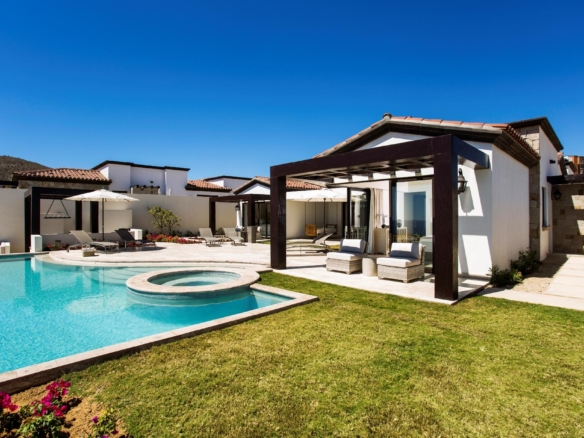 Club Campestre Coronado Espejo 4 bed home plan , this floorplan boasts a great room with vaulted ceilings over the living/dining/kitchen area which looks out over the large covered terrace and the hand-made infinity edge pool beyond. The chefs kitchen with huge island with seating boasts Wolf and Sub-Zero appliances. The master and guest master have large ensuite baths w/ shower and tubs, and also both have ocean – Espejo 4 bedroom estate home, Pacific, BS