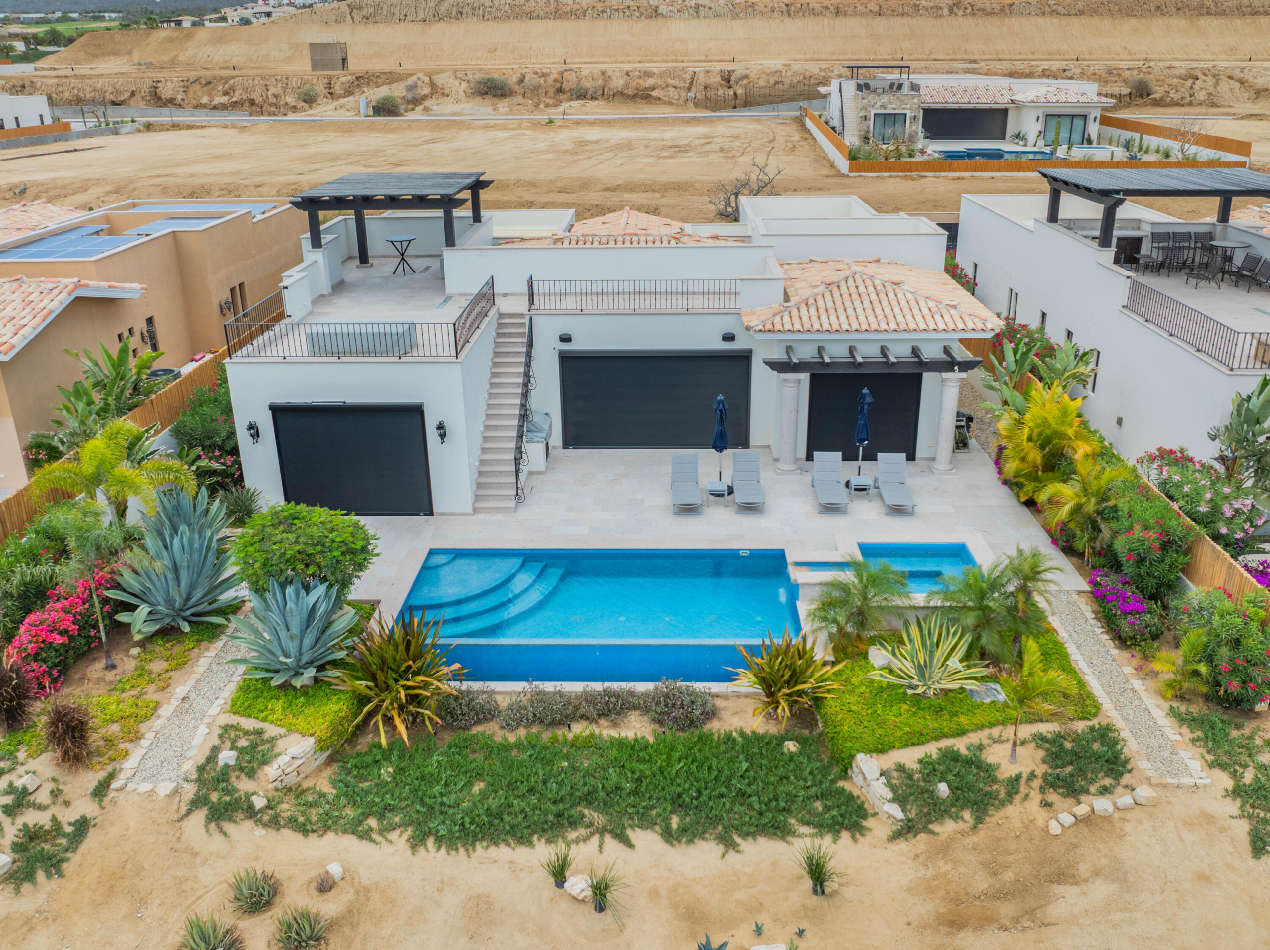 Club Campestre Ampliacion Centenario Seaside Villas - El Centenario, La Paz, B.C.S.Seaside Villas is a boutique private residential community located in El Centenario, just minutes from downtown La Paz and approximately 200 meters from the Bay of La Paz. Designed for a relaxed ''ocean living'' lifestyle, the development offers modern homes with open-concept layouts that seamlessly blend indoor and outdoor spaces, spacious terraces, and high-quality finishes.The community features limited inventory, 24/7 security, and full city services, making it ideal for both full-time living and vacation rentals. Residents enjoy ocean – La Cachora, Pacific, BS