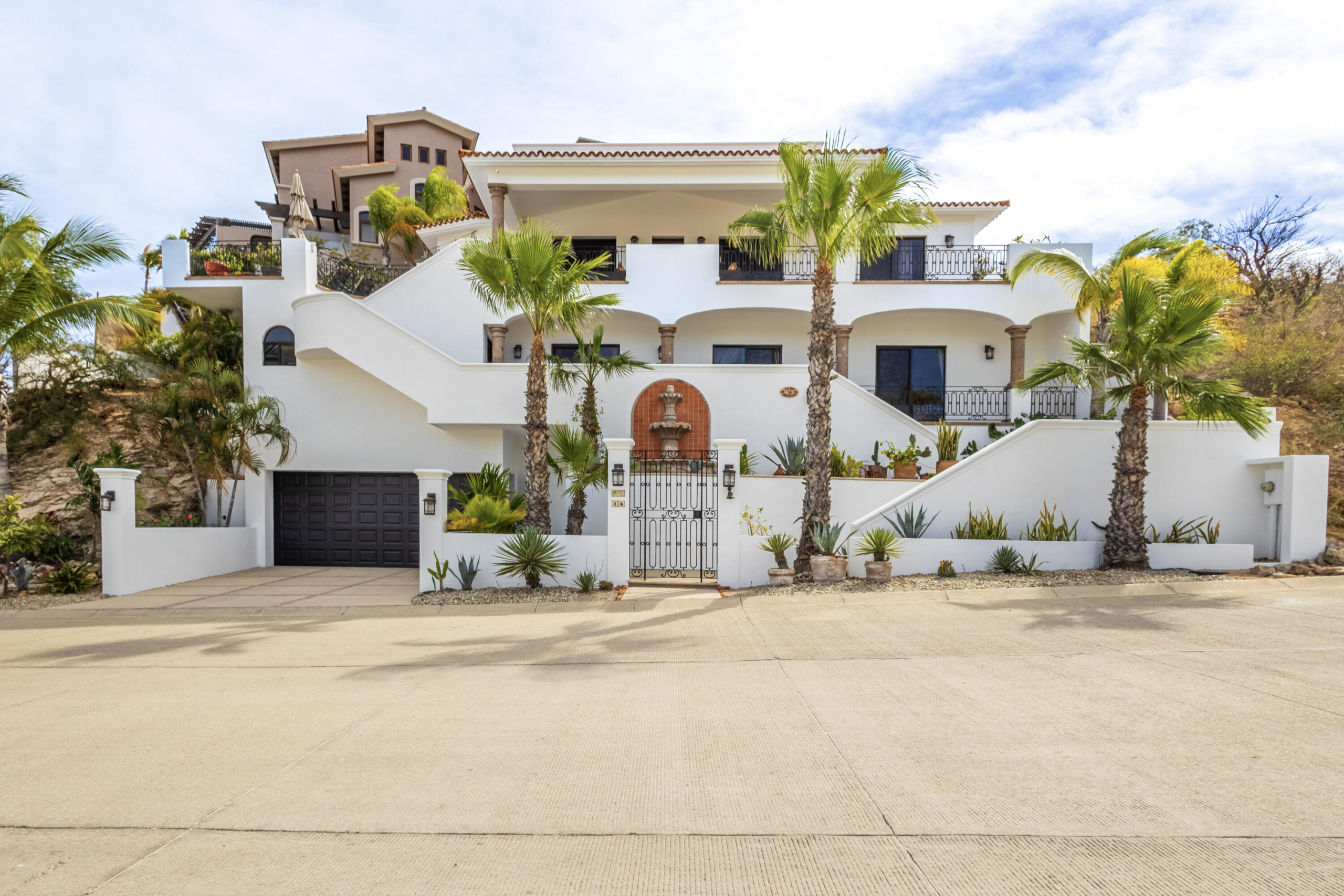 Club Campestre La Canada This luxurious residence showcases elegant contemporary architecture, enhanced by breathtaking for sale