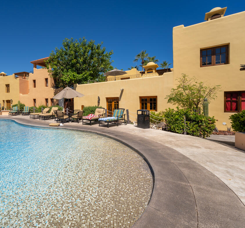 Club Campestre La Ventana GET TWO LOTS with this COMBINATION! Ideal for families, GROUPS, INVESTORS seeking rental or BUSINESS OPPORTUNITY! Sustainable construction Commune of Rammed Earth Homes has FOUR PRIVATE SUITES, two of which have kitchens, within two independent rammed earth homes. Enjoy shared amenities like SWIMMING POOL and fire pit area for outdoor enjoyment.Each unit features private entrances and quiet, comfortable interiors with kitchens and ensuite bathrooms. Rooftop terraces offer ocean – Mision de Loreto, Loreto, BS