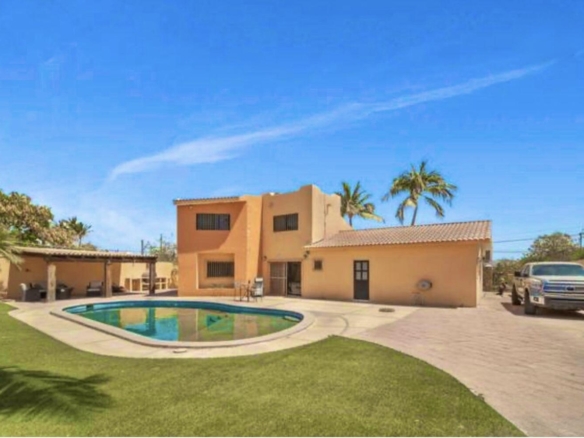 Club Campestre La Ventana GET TWO LOTS with this COMBINATION! Ideal for families, GROUPS, INVESTORS seeking rental or BUSINESS OPPORTUNITY! Sustainable construction Commune of Rammed Earth Homes has FOUR PRIVATE SUITES, two of which have kitchens, within two independent rammed earth homes. Enjoy shared amenities like SWIMMING POOL and fire pit area for outdoor enjoyment.Each unit features private entrances and quiet, comfortable interiors with kitchens and ensuite bathrooms. Rooftop terraces offer ocean – Pool House -Big Lot, San Jose Del Cabo, San Jose del Cabo, BS