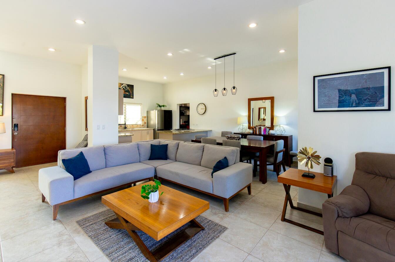 Club Campestre Coronado Espejo 4 bed home plan , this floorplan boasts a great room with vaulted ceilings over the living/dining/kitchen area which looks out over the large covered terrace and the hand-made infinity edge pool beyond. The chefs kitchen with huge island with seating boasts Wolf and Sub-Zero appliances. The master and guest master have large ensuite baths w/ shower and tubs, and also both have ocean – S/N PEDRO LUCERO DE LA PENA, La Paz, BS
