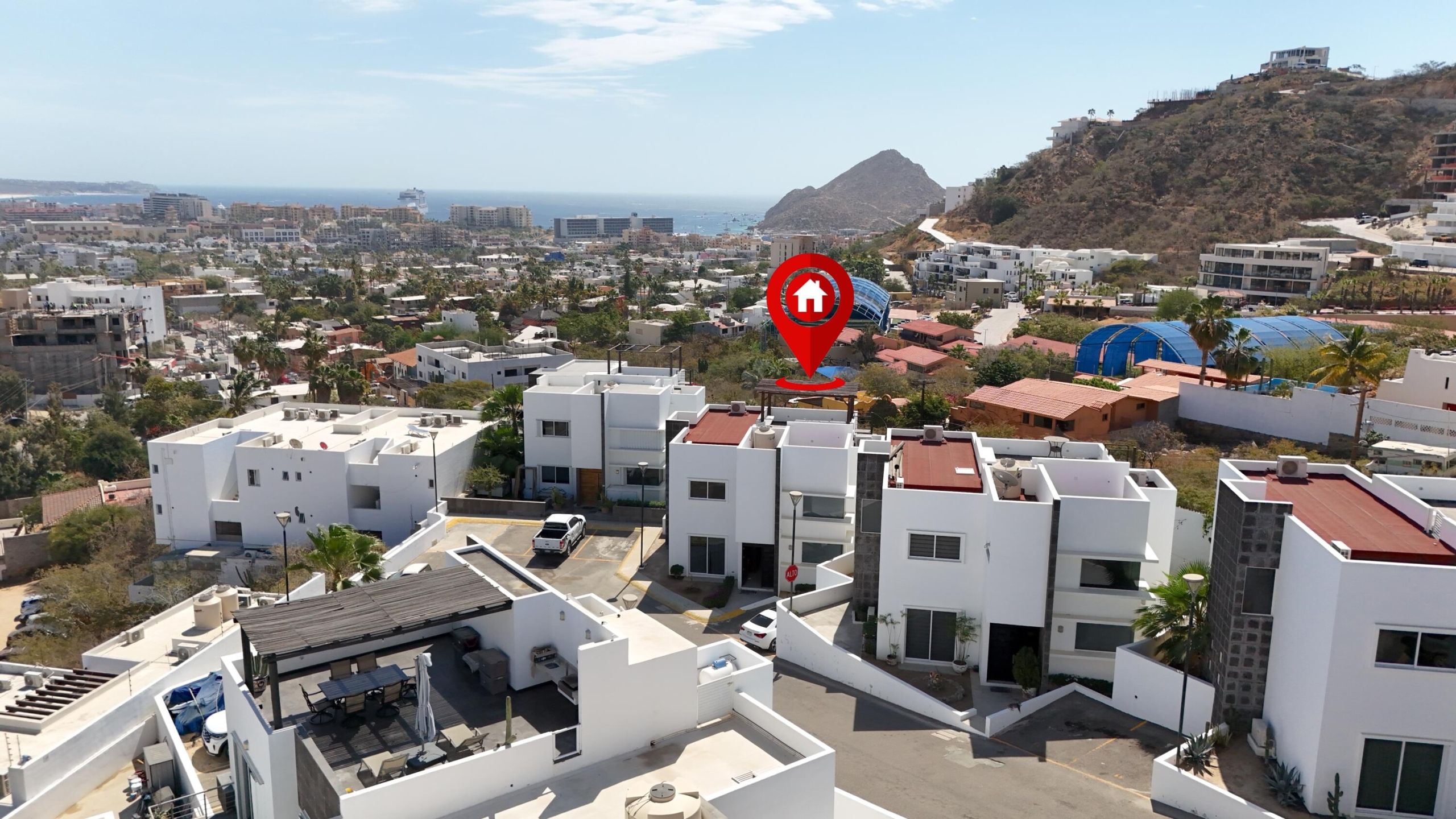 Club Campestre Los Barriles Casa Katrina is a rare offering—set on a double lot in the coveted Ridge subdivision. With 3,300 m² of land, this property provides exceptional privacy, generous space between neighbors, sweeping – Villa 12 the dolphins, Cabo San Lucas, BS
