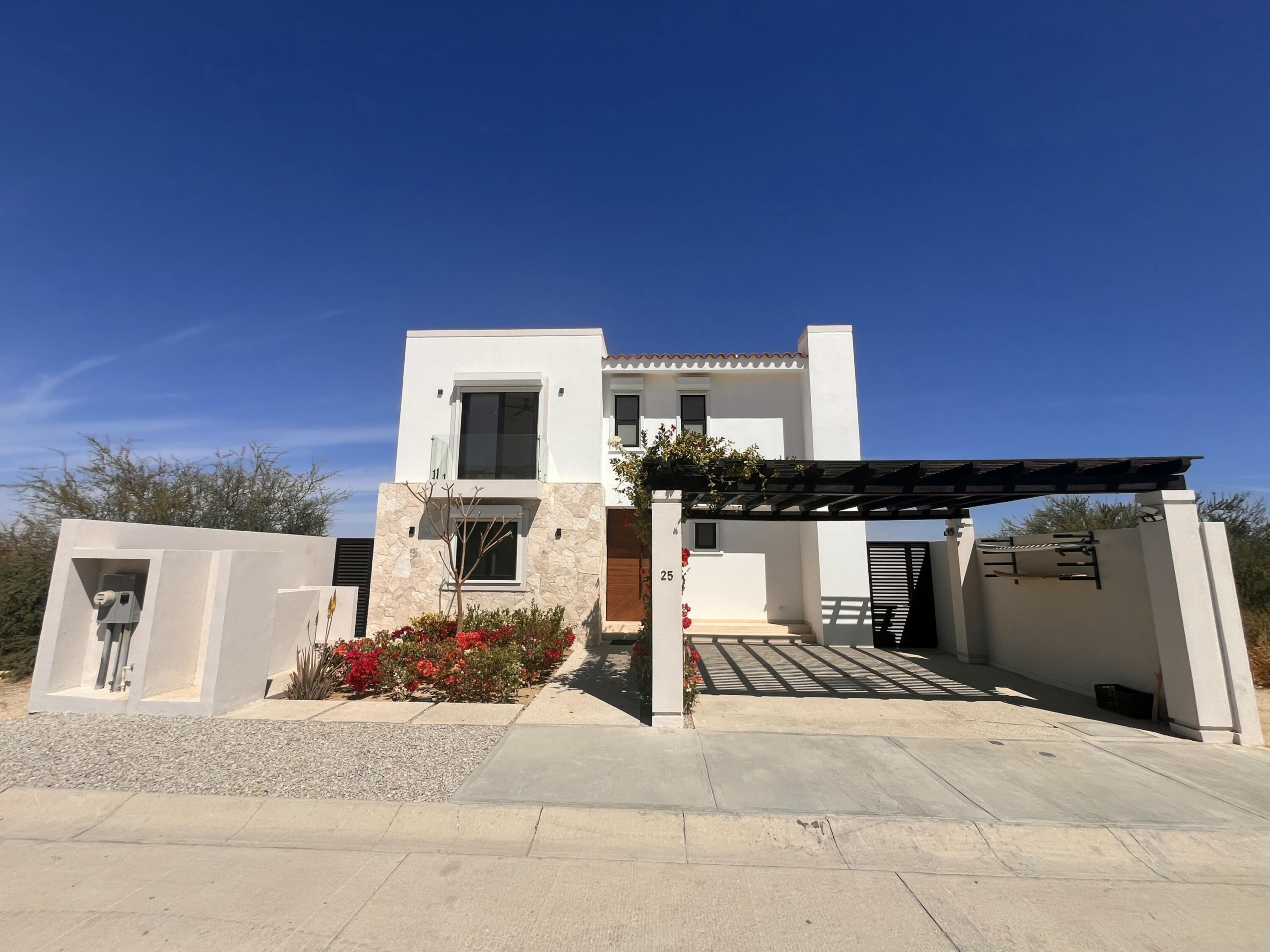 Club Campestre La Canada This luxurious residence showcases elegant contemporary architecture, enhanced by breathtaking for sale
