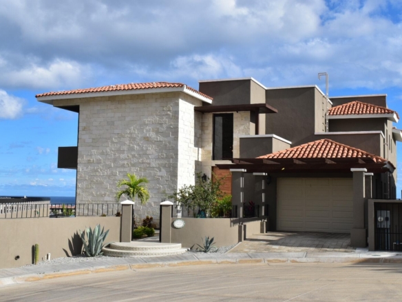 Club Campestre Vista Lagos This beautiful fully furnished property, named ''Casa de Hermanos,'' is built on two levels and features 5 bedrooms and 6 bathrooms, an entertainment room, and a two-level entry. The living room and dining room (with seating for 10) open to a very large kitchen and a service area. On the terrace there is a pool with a Jacuzzi, a fire pit area with sun loungers, and a Kitche with a BBQ Area, including Sink & Fridge. Most extraordinary are the – Lote 26 Vista Lago, San Jose del Cabo, BS